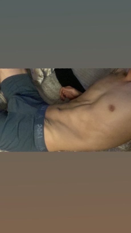Naken läckt OnlyFans-bild av Miguel Cardona