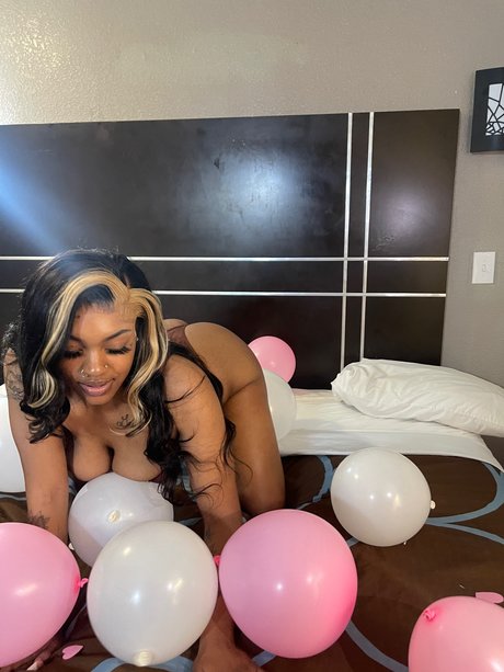 Naken läckt OnlyFans-bild av Lucky