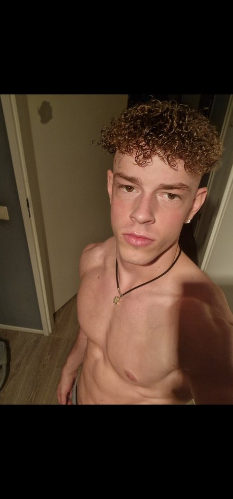 Alasti lekkinud OnlyFans-i pilt Stoutericky