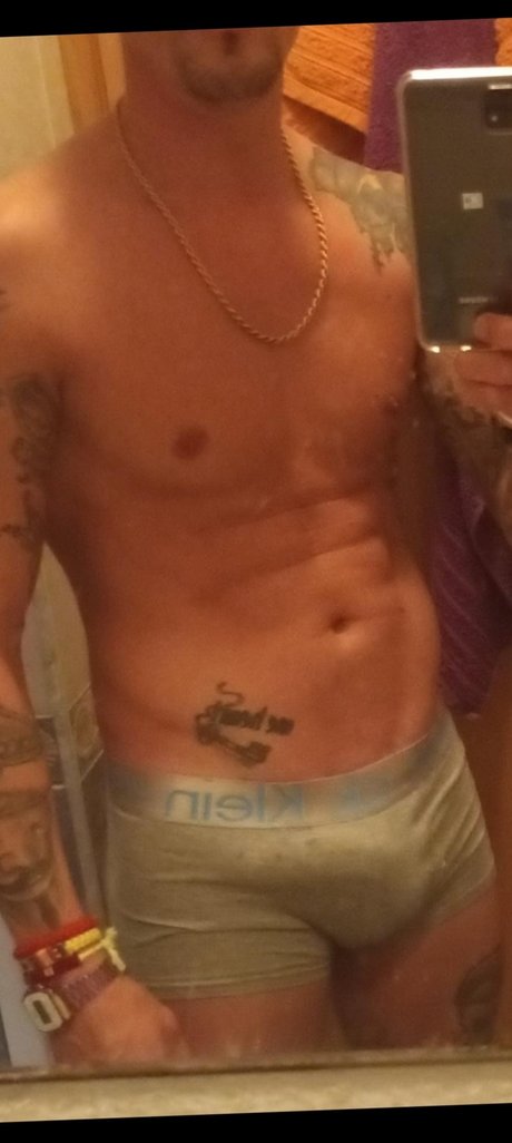Naakte gelekte OnlyFans-foto van Ragnar