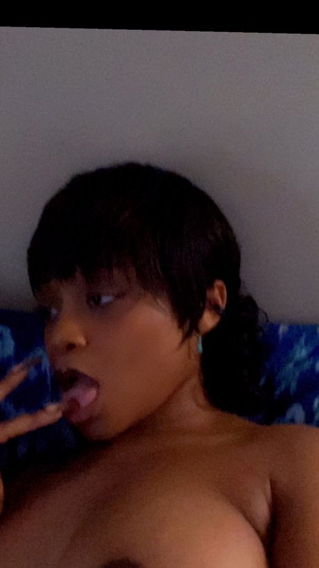 Nahá fotka uniklých OnlyFans od Pretty Kitty 