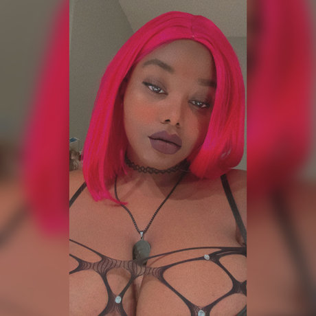 Nøgent lækket OnlyFans-billede af Your Favorite Alien Slayer 