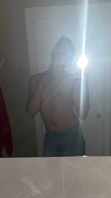 Naken läckt OnlyFans-bild av Ionu Oancia