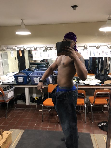 Naken läckt OnlyFans-bild av Wavey J