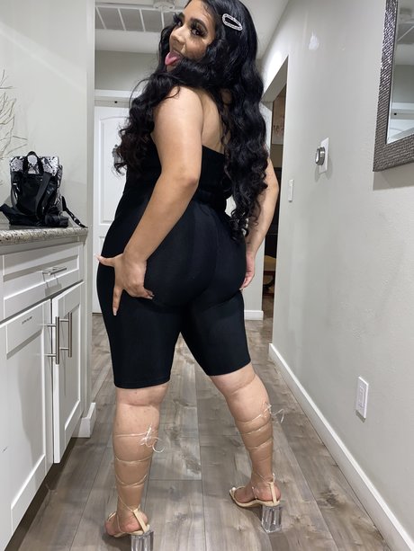 Naakte gelekte OnlyFans-foto van Mayaamarissaa