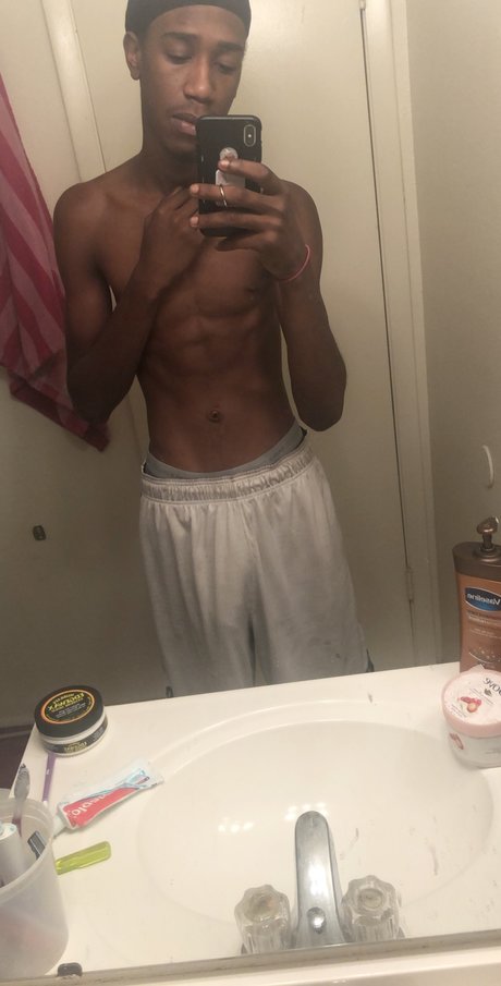 Обнаженная фотография утечки OnlyFans от 11 Inch Monster