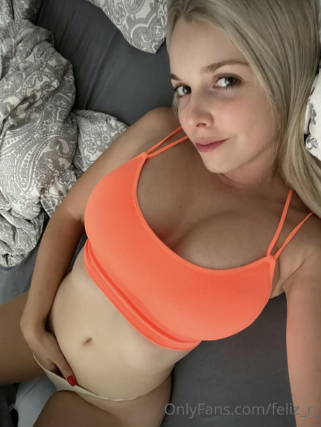 Feliz Nicole