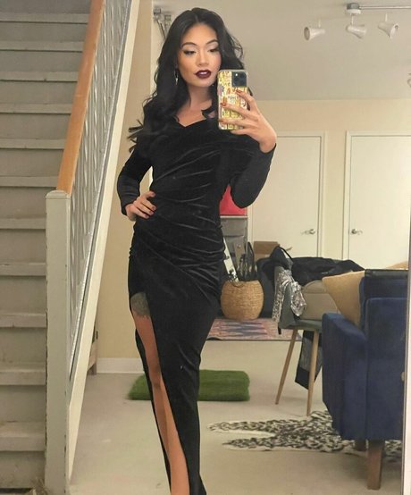 Nahá fotka uniklých OnlyFans od Reyna Morena