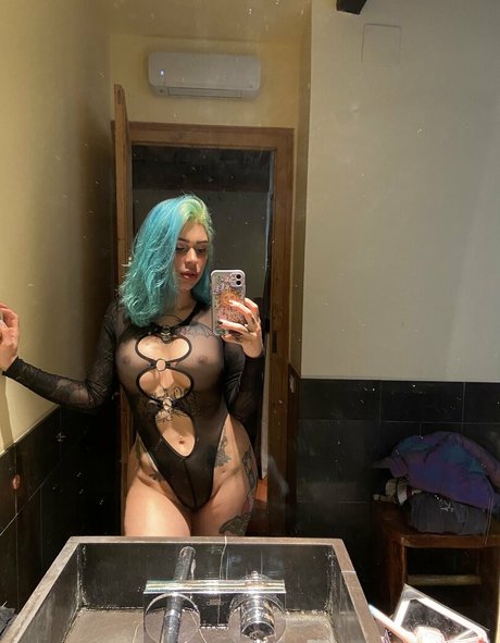 Nahá fotka uniklých OnlyFans od Slava Satana