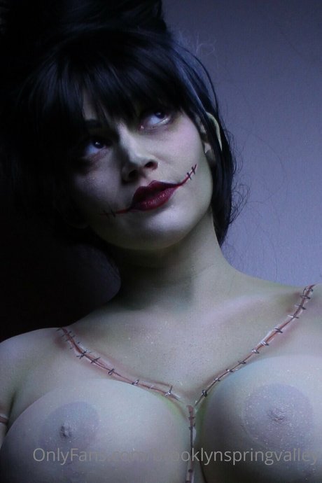 Nahá fotka uniklých OnlyFans od Brooklyn Spring Valley