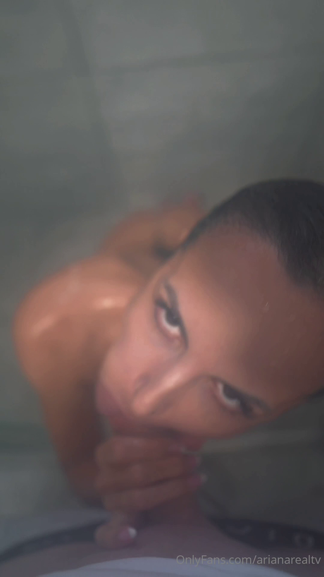 Alaston vuotanut OnlyFans-kuva Ariana Real Tv