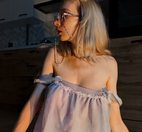 Nahá fotka uniklých OnlyFans od Alice Moon