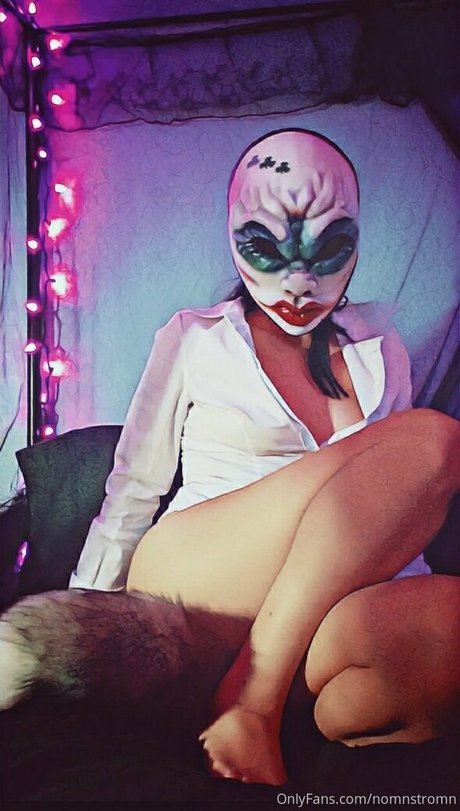 Nahá fotka uniklých OnlyFans od Nomnstromn