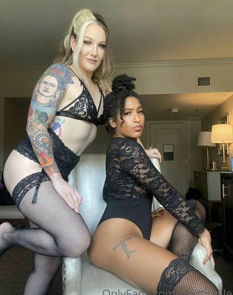 Naken lekkede OnlyFans-bilde av Marti Belle