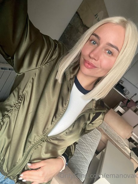 Nahá fotka uniklých OnlyFans od Ema Novak