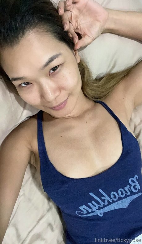 Nacktes geleaktes OnlyFans-Foto von Tickypose