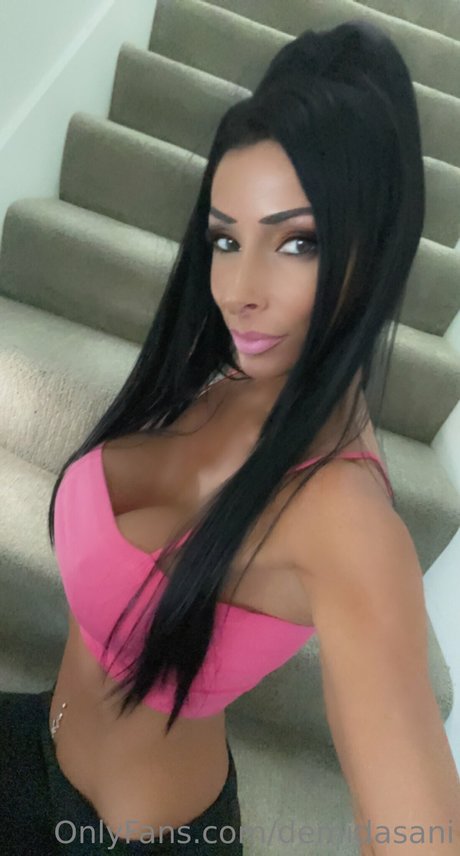 Nahá fotka uniklých OnlyFans od Demi Dasani