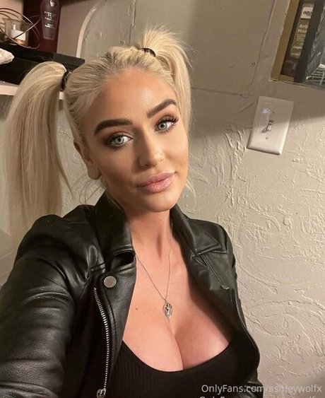 Nahá fotka uniklých OnlyFans od Ashley Wolf