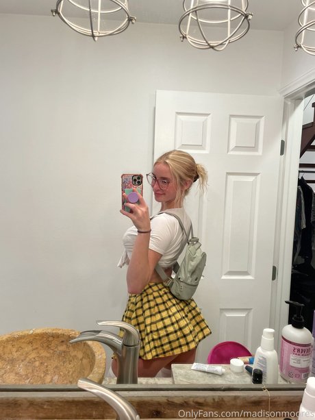 Nahá fotka uniklých OnlyFans od Madison Moores