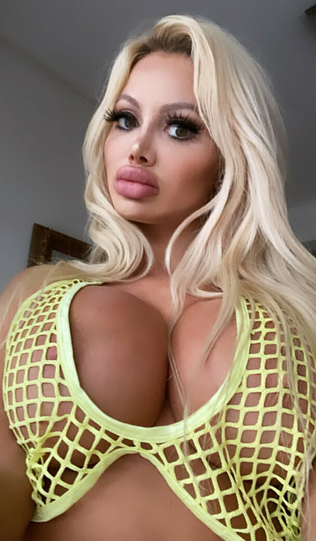 Nahá fotka uniklých OnlyFans od Cassie Caldwell