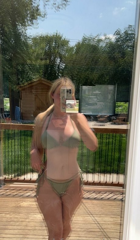 Naken lekkede OnlyFans-bilde av Cyberalina