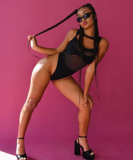 Naken lekkede OnlyFans-bilde av Llleasy