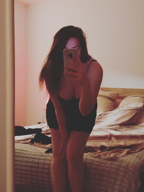 Обнаженная фотография утечки OnlyFans от Rogue White