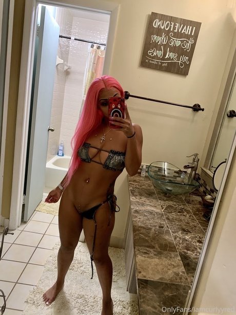 Nahá fotka uniklých OnlyFans od Curly Red