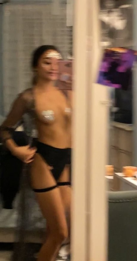Naken läckt OnlyFans-bild av Stepsis