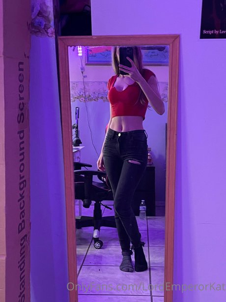 Kat ONLINE NOW