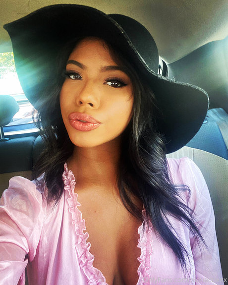 Photo nue de fuite OnlyFans de Nia Nacci