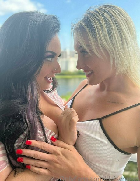 Nahá fotka uniklých OnlyFans od Daisyraexo