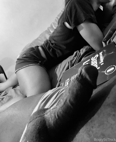 Alasti lekkinud OnlyFans-i pilt Bootysothick