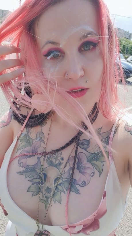 Naken lekkede OnlyFans-bilde av Ann Darcy
