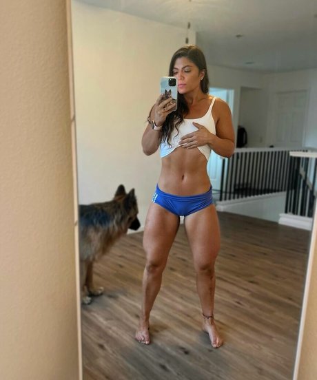 Naakte gelekte OnlyFans-foto van Katie Jones