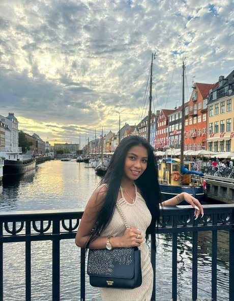 Nahá fotka uniklých OnlyFans od Mae Kulit