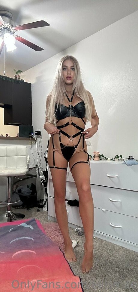 Nahá fotka uniklých OnlyFans od Ellismae
