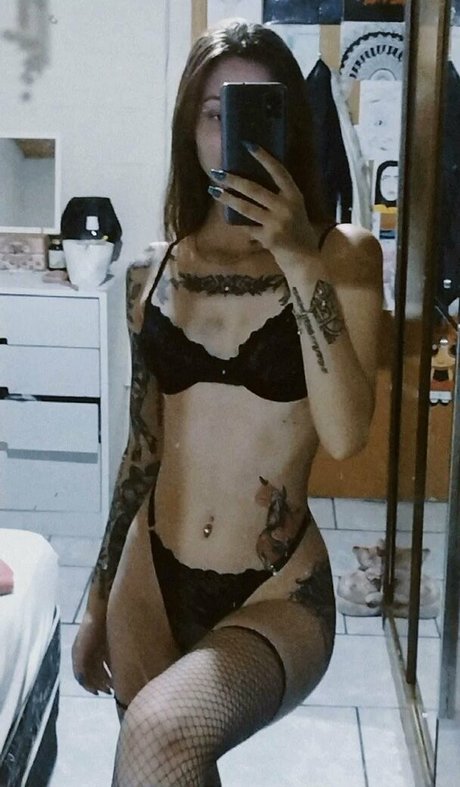 Nahá fotka uniklých OnlyFans od Manuella Hattenhauer