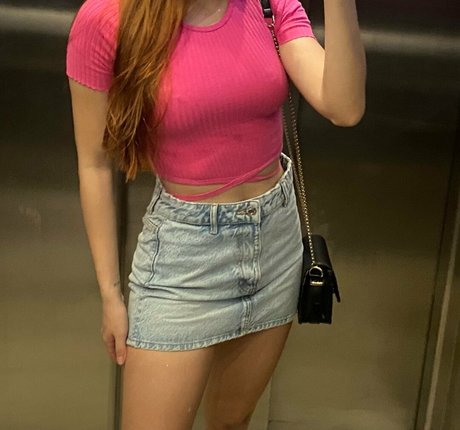 Photo nue de fuite OnlyFans de Red Cutie Angel