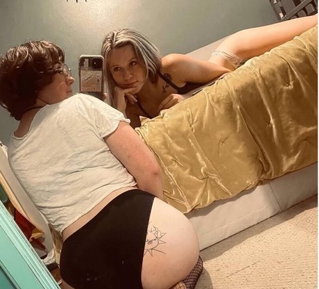 Nøgent lækket OnlyFans-billede af Shwayze Babes