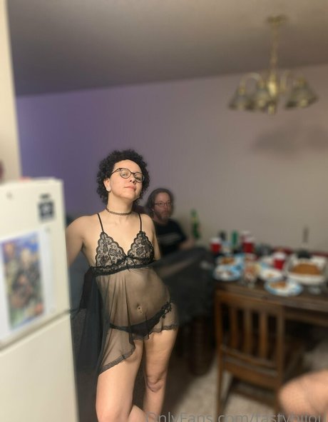 Naken läckt OnlyFans-bild av Tastybijou