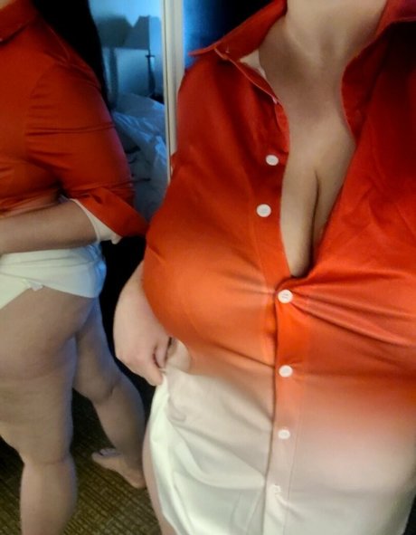 Naakte gelekte OnlyFans-foto van Bustybigbootyjudy