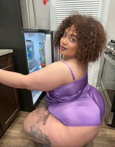 Naken läckt OnlyFans-bild av Officialhhoneybee