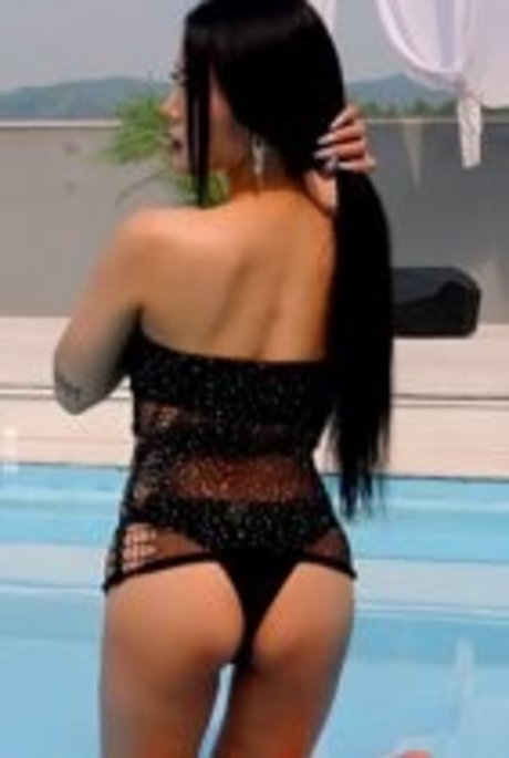 Nacktes geleaktes OnlyFans-Foto von Bomi Girl Crush