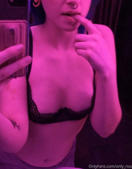 Nahá fotka uniklých OnlyFans od Rissaruin