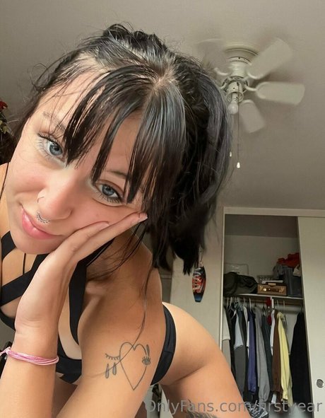 Naken läckt OnlyFans-bild av Firstyear