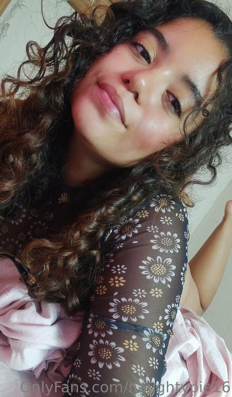 Naken lekkede OnlyFans-bilde av Naughtypie16