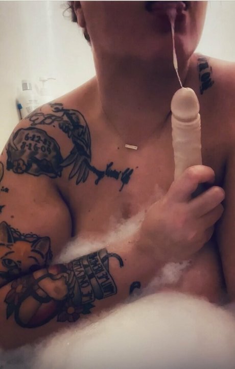 Nahá fotka uniklých OnlyFans od Ollymcfly