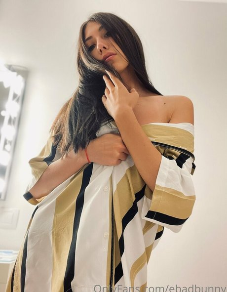 Naken lekkede OnlyFans-bilde av Ebadbunny