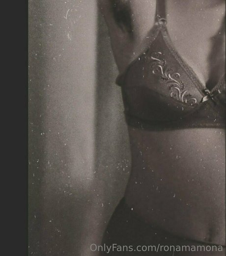 Naken lekkede OnlyFans-bilde av Ronamamona
